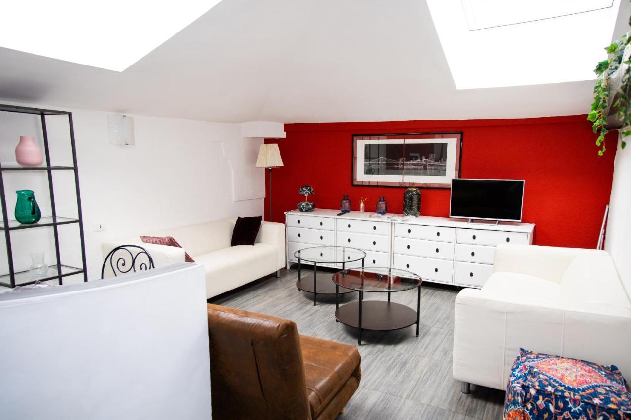 Hosting Dreams Attics - Duomo Apartamento
