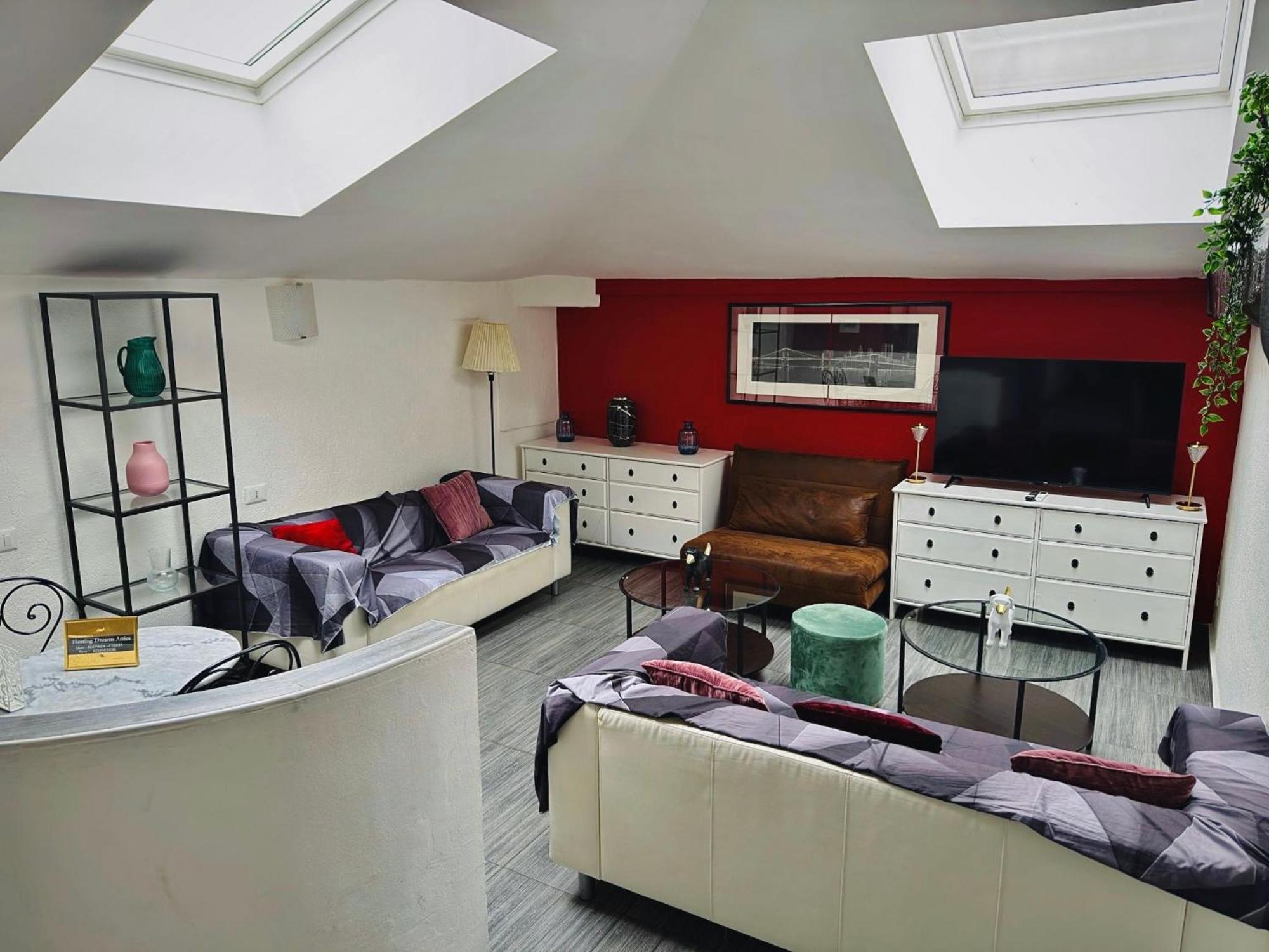 Hosting Dreams Attics - Duomo Apartamento